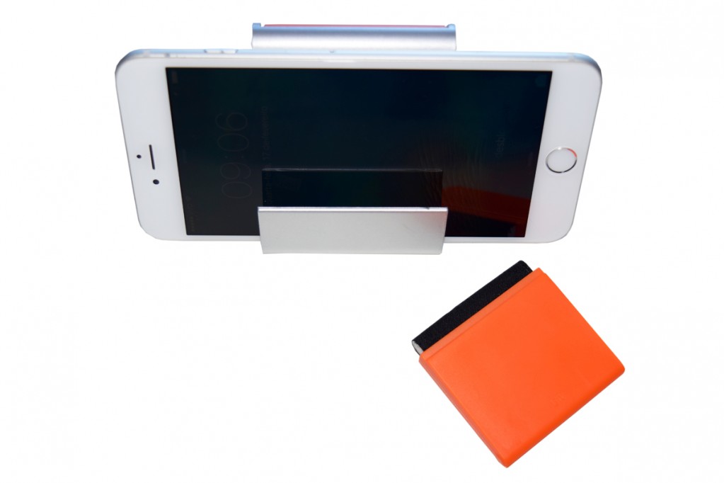 Foto 2 do produto Porta celular de mesa com limpador de tela